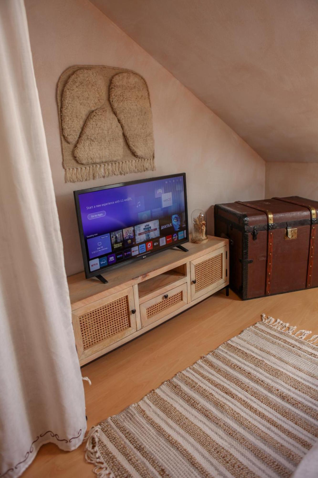 Cozy Apartment In The Heart Of The Historic City Братислава Экстерьер фото